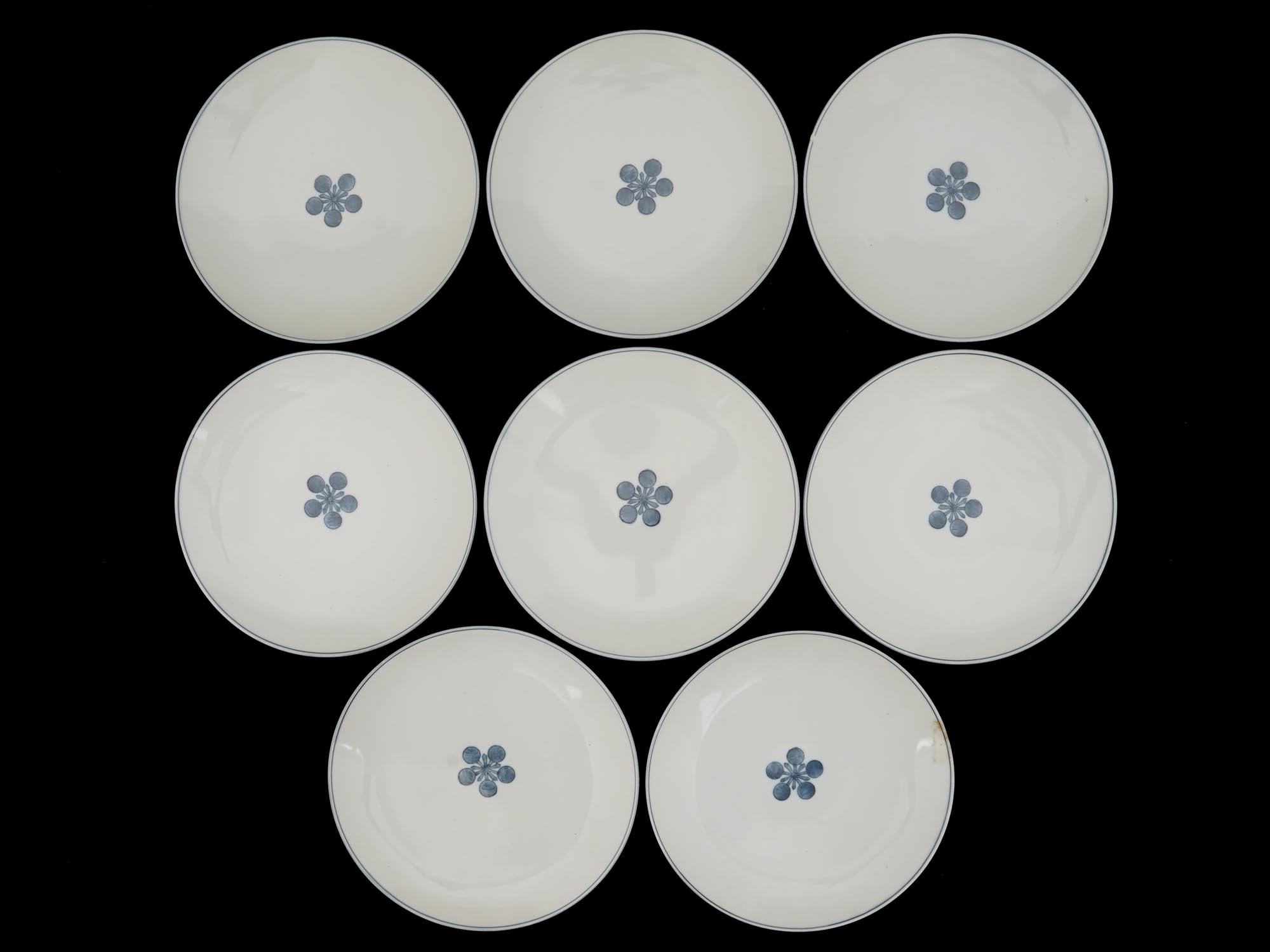 GROUP OF CHINESE BLUE AND WHITE PORCELAIN PLATES PIC-1